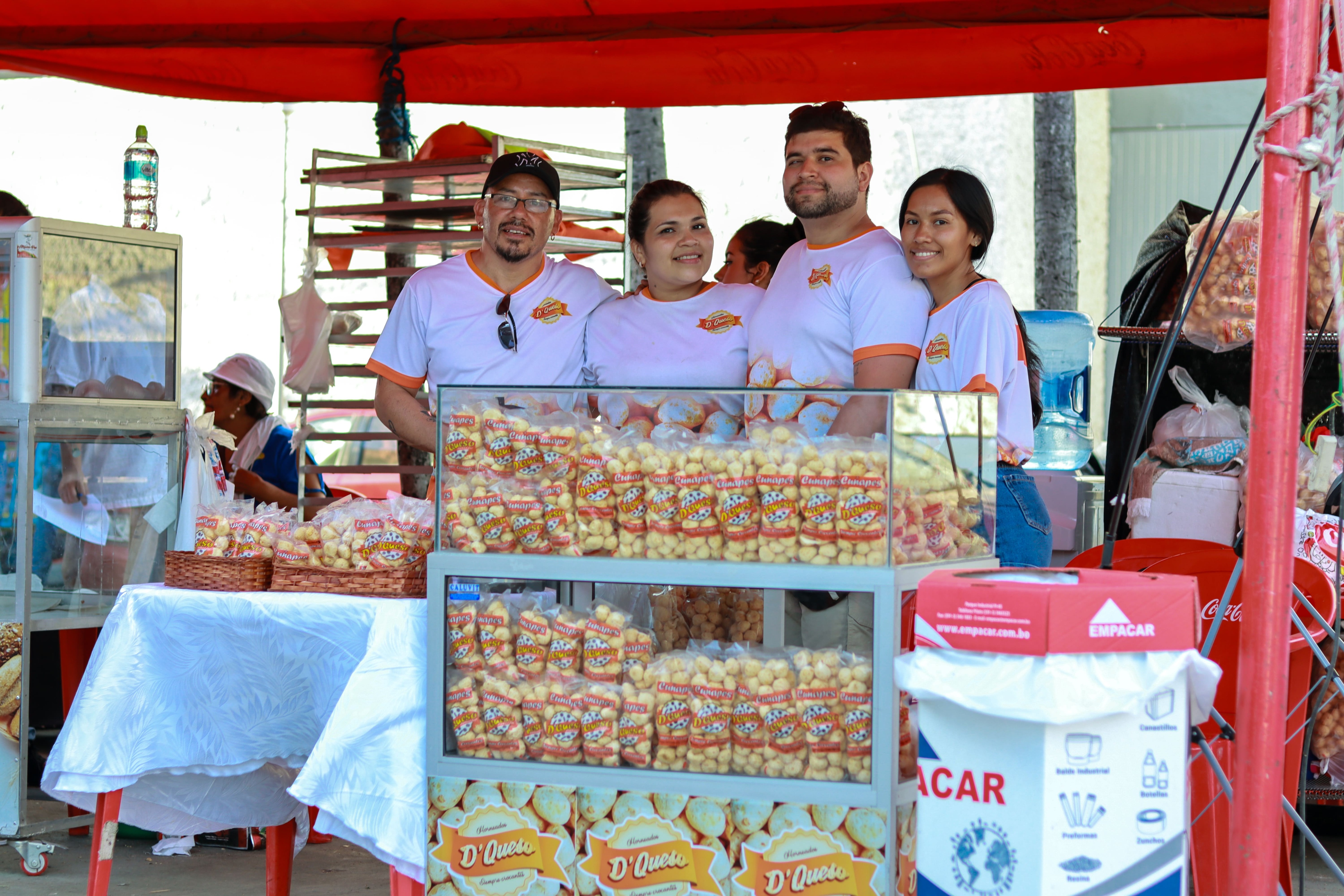 Comunidad colombiana participa masivamente en la 1° Feria de Servicios de Colombia Nos Une en Bolivia